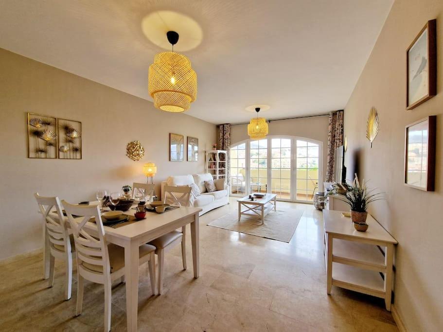 Royal Golf View: 2Br, Pools & Ac Sitio de Calahonda Exterior foto