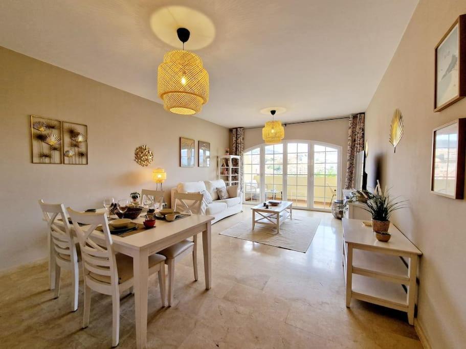 Royal Golf View: 2Br, Pools & Ac Sitio de Calahonda Exterior foto