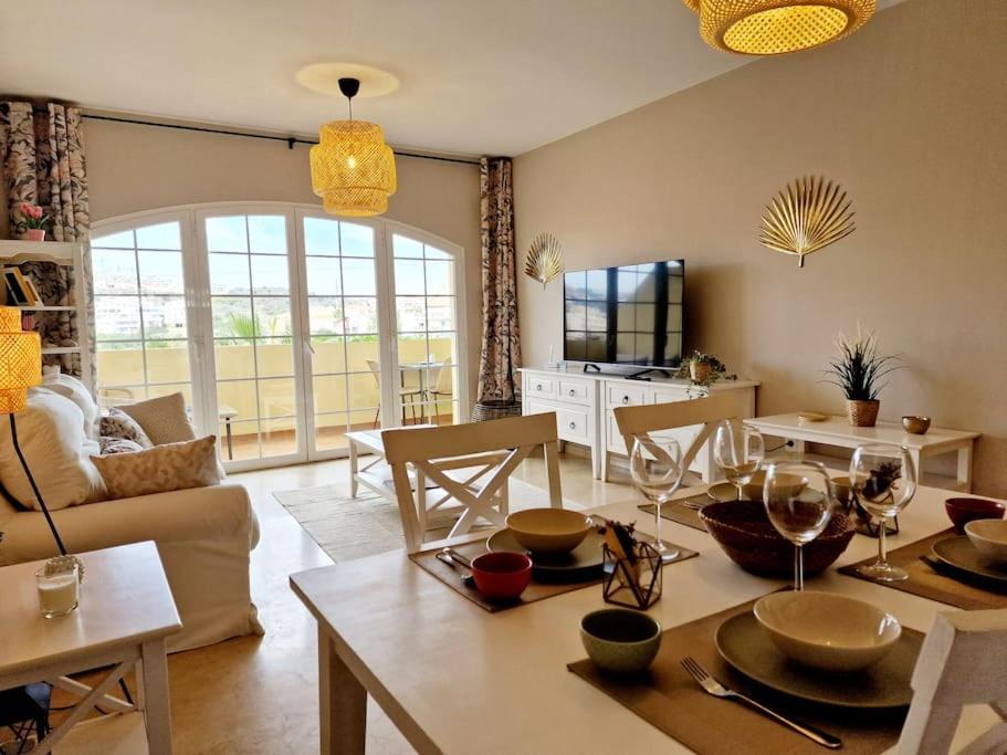 Royal Golf View: 2Br, Pools & Ac Sitio de Calahonda Exterior foto